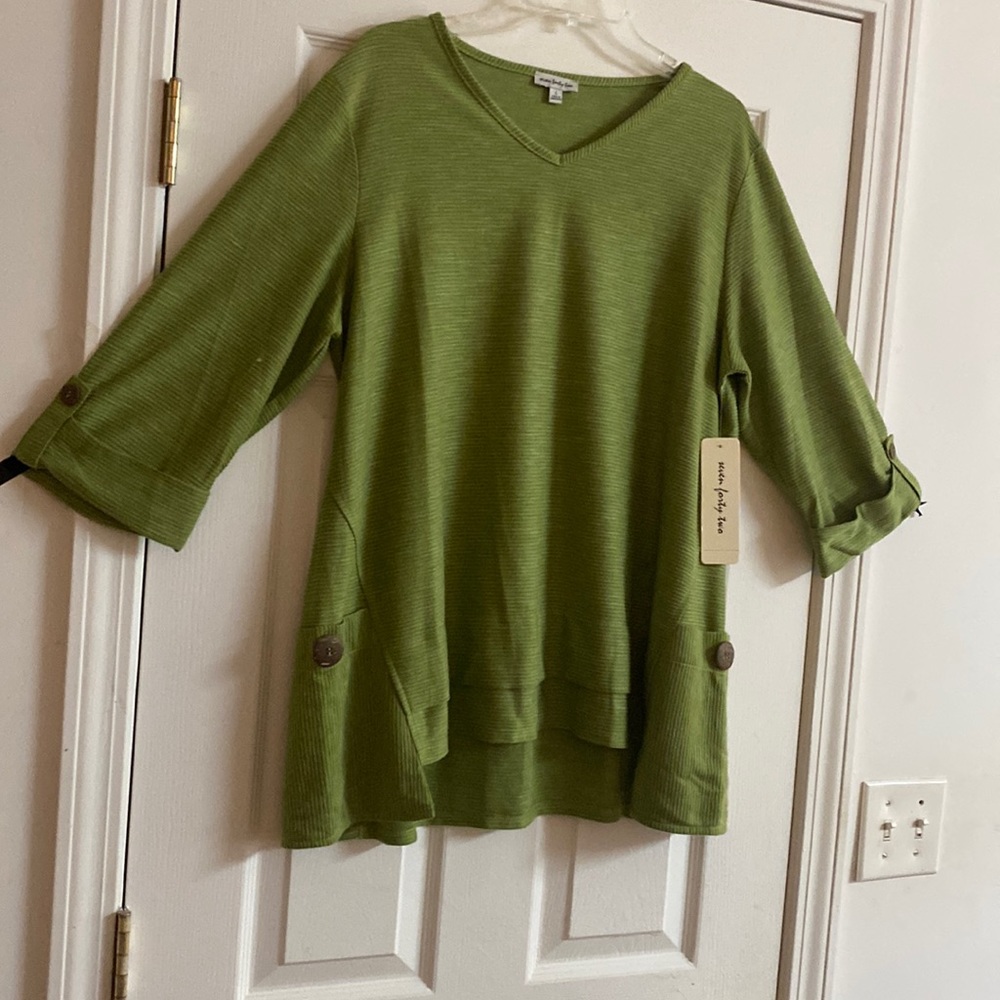 Beautiful green Blouse. Size Large. Tags New Blouse. 3/4 sleeves w/buttons both